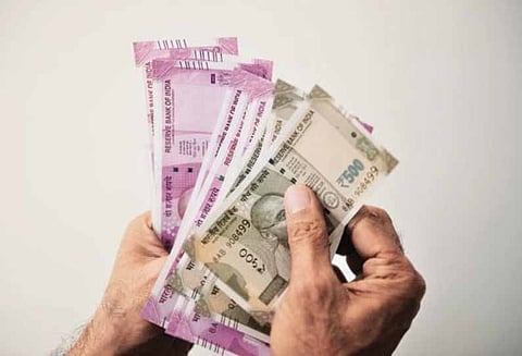 அமெரிக்க டாலருக்கு நிகரான இந்திய ரூபாய் மதிப்பு 74.10 ஆக சரிவு