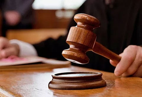 லஞ்சம் வாங்கிய வழக்கு: கிராம நிர்வாக அலுவலருக்கு 4 ஆண்டு ஜெயில் - வேலூர் கோர்ட்டு தீர்ப்பு