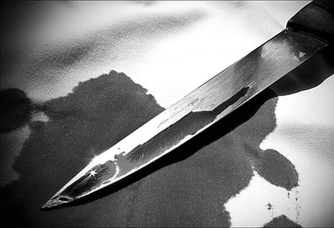 கோரேகாவில் காங்கிரஸ் பெண் பிரமுகருக்கு கத்திக்குத்து