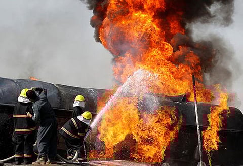 காங்கோ நாட்டில் வாகனம் மீது எண்ணெய் லாரி மோதல்: 50 பேர் பலி; 100 பேருக்கு தீக்காயம்