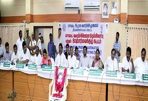 நாடாளுமன்ற உறுப்பினர்கள் தத்தெடுக்கும் கிராமங்களுக்கு மத்திய அரசு நிதி ஒதுக்குவதில்லை - எம்.பி.க்கள் குற்றச்சாட்டு