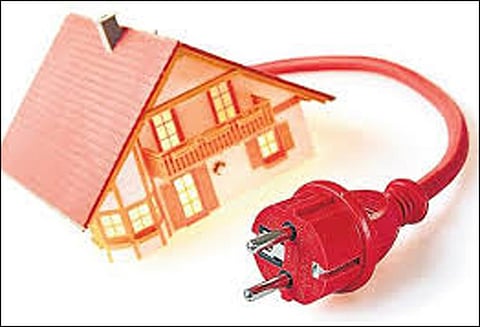 மாமல்லபுரத்தில் வீடுகளின் மின் இணைப்புக்கு தரை வழி கேபிள் பதிக்கும் பணி தீவிரம்