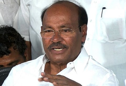 தமிழக அரசு நடத்தும் போட்டித்தேர்வில் தமிழில் வினாத்தாள் வழங்க மறுப்பதா? டாக்டர் ராமதாஸ் கண்டனம்