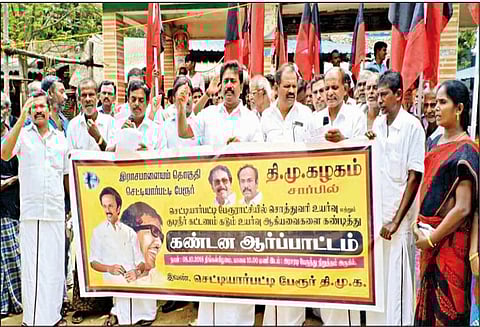 சொத்துவரி உயர்வை கண்டித்து ஆர்ப்பாட்டம் தங்கப்பாண்டியன் எம்.எல்.ஏ. தலைமையில் நடந்தது