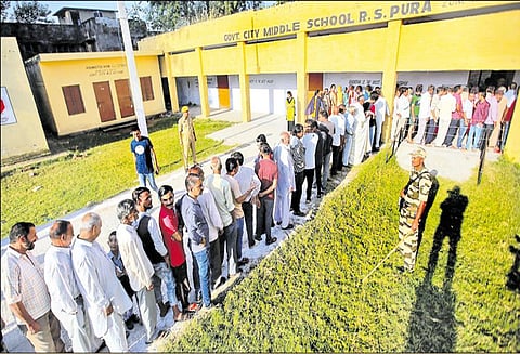 காஷ்மீரில் முதல்கட்ட உள்ளாட்சி தேர்தல்: பயங்கரவாதிகள் நிறைந்த பகுதியில் வெறும் 8.3 சதவீத ஓட்டுப்பதிவு