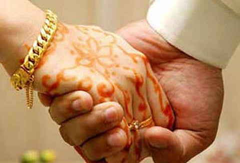 கவுரவ கொலை செய்ய போவதாக மிரட்டல்: பாதுகாப்பு கேட்டு காதல் திருமண ஜோடி கலெக்டரிடம் மனு