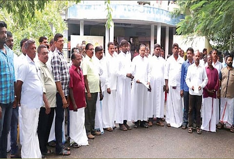 குமரி கடற்கரைகளில் தாது மணல் அள்ளுவதை தடை செய்ய வேண்டும் - கலெக்டரிடம் மீனவர்கள் மனு