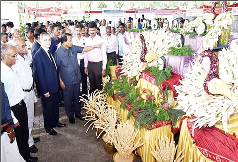 நதிகள் இணைப்பு திட்டத்தை செயல்படுத்த வேண்டும் - வி.ஐ.டி.வேளாண் கண்காட்சியில் வேந்தர் ஜி.விசுவநாதன் பேச்சு