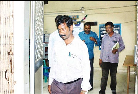 வந்தவாசி: பத்திரப்பதிவு அலுவலகத்தில் ரூ.1 லட்சம் பறிமுதல்