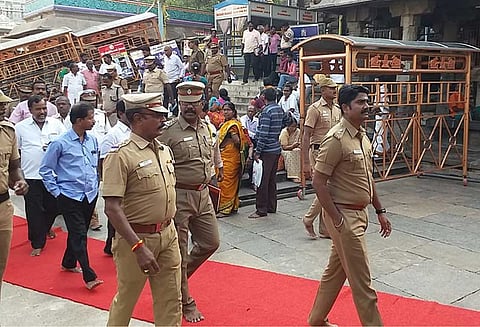தீபத் திருவிழாவை முன்னிட்டு அருணாசலேஸ்வரர் கோவிலில் போலீஸ் சூப்பிரண்டு ஆய்வு
