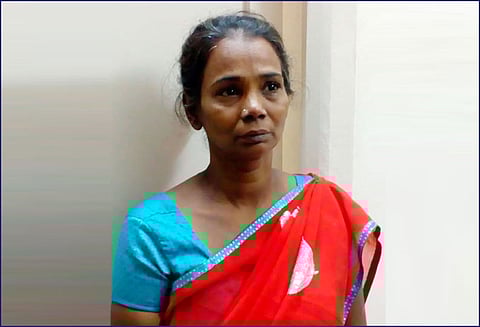 அரசு வேலை வாங்கி தருவதாக ரூ.20 லட்சம் மோசடி செய்த பள்ளி ஆய்வக பெண் உதவியாளர் கைது