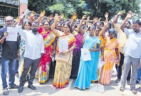 மதுக்கடையை அகற்றக்கோரி திருவள்ளூர் கலெக்டர் அலுவலகத்தில் பொதுமக்கள் முற்றுகை