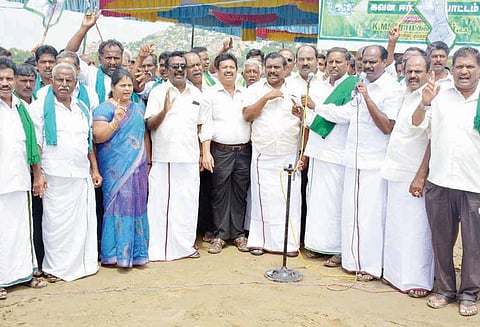 வாணி ஒட்டில் அணை கட்ட வலியுறுத்தி விவசாயிகள் கவன ஈர்ப்பு ஆர்ப்பாட்டம்