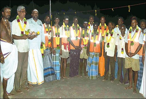 தாமிரபரணி மகாபுஷ்கர விழாவில் துப்புரவு பணியாளர்களுக்கு முதல் மரியாதை