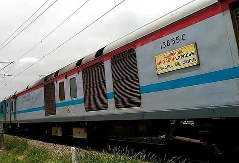 சதாப்தி எக்ஸ்பிரஸ் ரெயிலில் கோவை-சேலம் கட்டணத்தை குறைக்க முடிவு