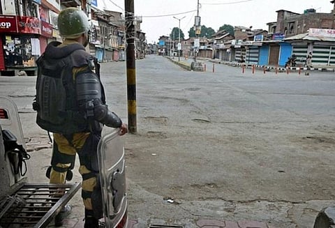 காஷ்மீரில் பிரிவினைவாதிகள் முழு அடைப்புக்கு அழைப்பு: மக்களின் இயல்பு வாழ்க்கை முடக்கம்