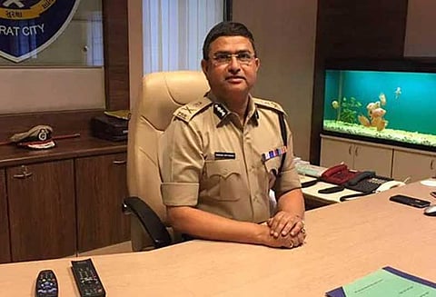 சிபிஐ வழக்குப்பதிவு செய்ததற்கு எதிராக சிறப்பு இயக்குநர் ராகேஷ் அஸ்தானா ஐகோர்ட்டு சென்றார்