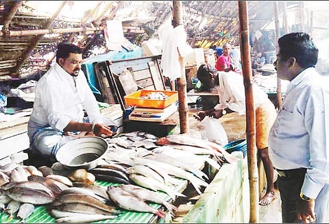 டெங்கு கொசு உற்பத்திக்கு காரணமான வணிக வளாகங்களுக்கு ரூ.37 ஆயிரம் அபராதம்
