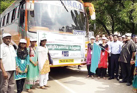 தன்னம்பிக்கை இருந்தால் உயர்ந்த பதவியை அடையலாம் மாணவர்களுக்கு கலெக்டர் அறிவுரை
