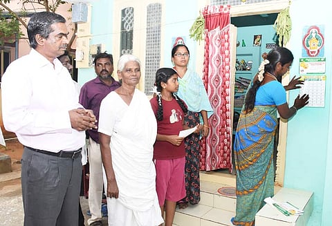 திருச்சி மாநகராட்சியால் ‘டெங்கு’ கொசு புழுக்கள் இல்லாத 50 வீடுகள் கண்டறிந்து கவுரவிப்பு