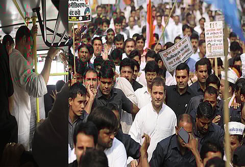 அலோக் வர்மாவை நீக்கியதற்கு கண்டனம்: டெல்லி சி.பி.ஐ. அலுவலகம் முன் போராட்டம் - ராகுல்காந்தி கைது