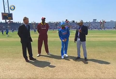 வெஸ்ட் இண்டீஸ் அணிக்கு எதிரான 3-வது ஒருநாள் கிரிக்கெட் போட்டி: டாஸ் வென்ற இந்தியா பந்து வீச முடிவு