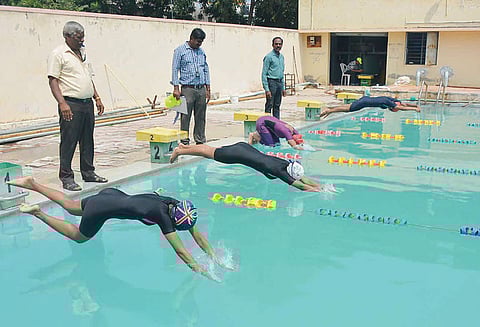 கிருஷ்ணகிரியில் நீச்சல், ஜூடோ விளையாட்டு போட்டிகள் 800 மாணவ, மாணவிகள் பங்கேற்பு