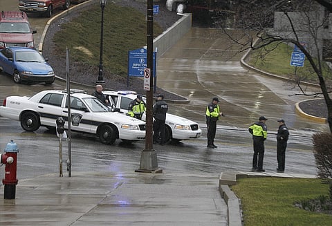 அமெரிக்கா: துப்பாகிச்சூட்டில் பலி எண்ணிக்கை 11 ஆக உயர்வு