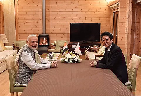 ஜப்பான் பிரதமருடன் மோடி சந்திப்பு: இரு நாடுகளின் உறவை பலப்படுத்துவது குறித்து பேச்சு