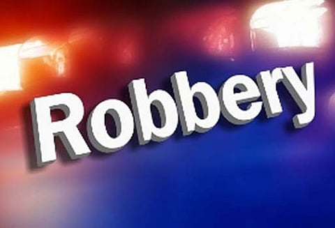 செய்யாறு அருகே பாலிடெக்னிக் கல்லூரியில் காவலாளி உள்பட 3 பேரை தாக்கி ரூ.2 லட்சம் கொள்ளை