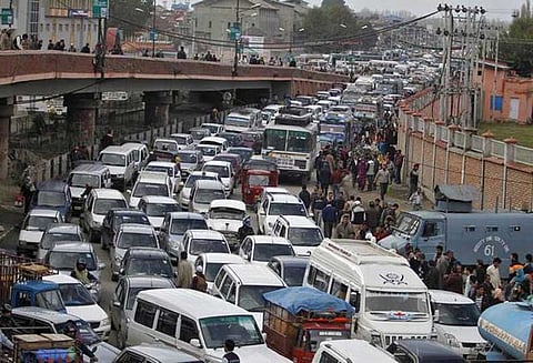 கார், இரு சக்கர வாகனங்களுக்கான இன்சூரன்ஸ் தொகை அதிகரிப்பு: இன்று முதல் அமல்