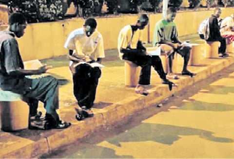 தெரு விளக்கு கல்வி