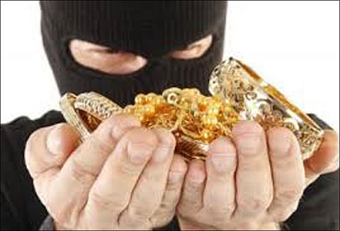 பெரம்பூரில் கொள்ளையடித்த 70 பவுன் நகையை வீட்டின் முன்பு வீசிச்சென்ற மர்மநபர்கள்