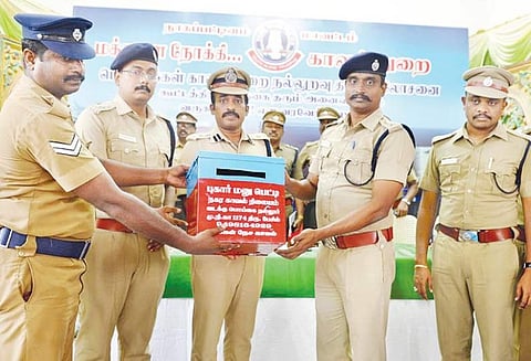 குற்றங்களை தடுக்க கிராமங்களில் முக்கிய இடங்களில் புகார் பெட்டி