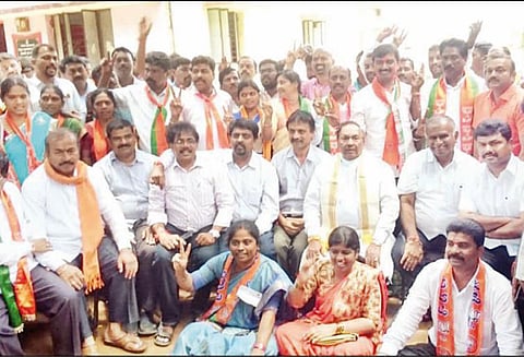 சிவமொக்கா மாநகராட்சியை கைப்பற்றியது பா.ஜனதாவினர் வெற்றி கொண்டாட்டம் 2 தமிழர்கள் கவுன்சிலர்களாக தேர்வு