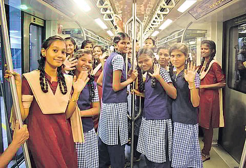 2 ஆயிரம் மாணவ-மாணவிகள் மெட்ரோ ரெயிலில் கல்விச்சுற்றுலா