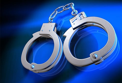 பிளஸ்-1 மாணவனை கம்பத்தில் கட்டி வைத்து அடி, உதை - 4 பேர் கைது