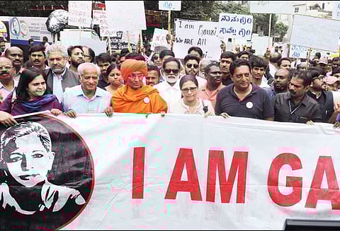 பயங்கரவாதிகளை ஊக்குவிக்கும் அமைப்புகளை மத்திய, மாநில அரசுகள் தடை செய்ய வேண்டும் - கவுரி லங்கேஷ் அறக்கட்டளை சார்பில் கவர்னருக்கு மனு