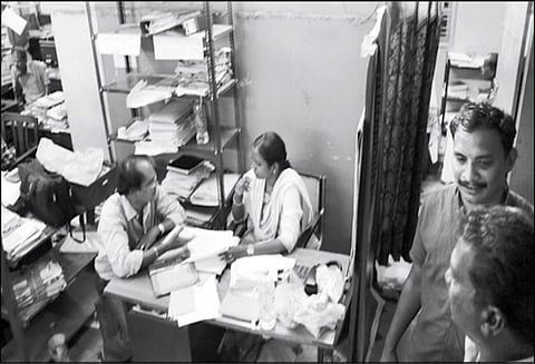 வேலூர்: துணை இயக்குனர் அலுவலகத்தில் லஞ்ச ஒழிப்பு போலீசார் ‘திடீர்’ சோதனை - ரூ.3¼ லட்சம், ஆவணங்கள் பறிமுதல்