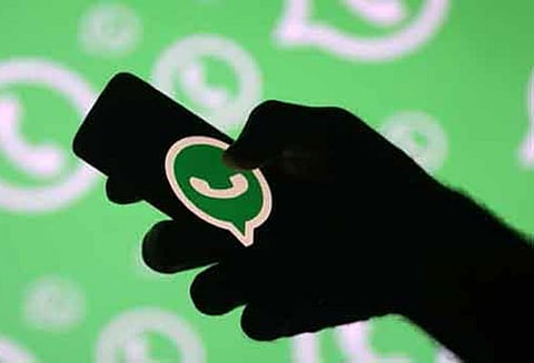 வகுப்புகளில் ஆசிரியர்கள் வாட்ஸ்-அப் பார்த்தால் கடும் நடவடிக்கை எடுக்கப்படும்