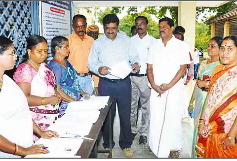 வாக்காளர் பட்டியலில் பெயர் சேர்த்தல், நீக்கம் செய்வதற்கான சிறப்பு முகாம்