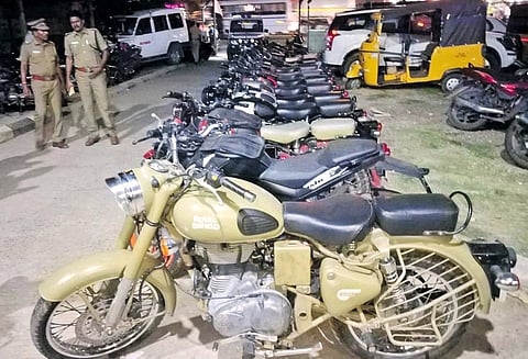 விலைஉயர்ந்த மோட்டார் சைக்கிள் திருட்டு வழக்கு: மேலும் ஒருவர் கைது; 26 வாகனங்கள் பறிமுதல்