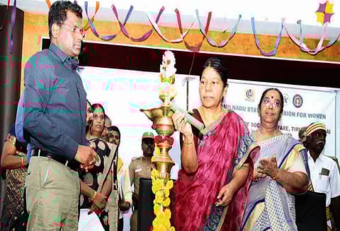 கல்லூரி மாணவிக்கு பாலியல் தொல்லை: மகளிர் ஆணையத்தில் புகார் அளித்தால் நடவடிக்கை எடுக்கப்படும் - மாநில தலைவர்