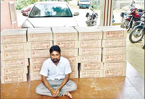 காரில் கடத்தி வரப்பட்ட 2,880 மதுபாட்டில்கள் பறிமுதல்