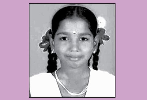 கிணற்றில் குதித்த 7-ம் வகுப்பு மாணவி சாவு - தற்கொலைக்கு தூண்டியதாக ஆசிரியை கைது