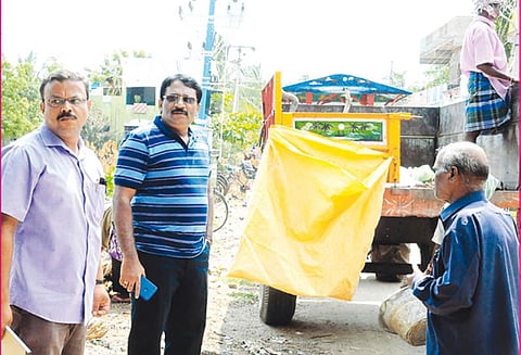 தவளக்குப்பம் பகுதியில் துப்புரவு பணிகளை உள்ளாட்சித்துறை இயக்குனர் ஆய்வு