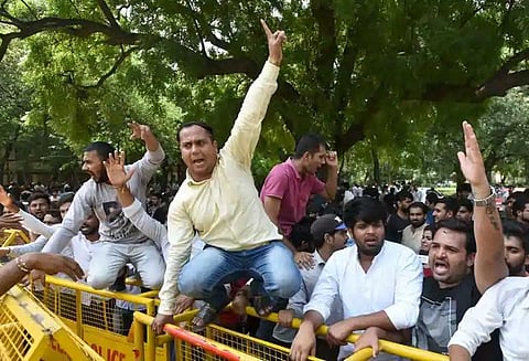 டெல்லி பல்கலைக்கழகம் இவிஎம் இயந்திரங்களை தனியாக வாங்கியுள்ளது: தேர்தல் ஆணைய அதிகாரி விளக்கம்