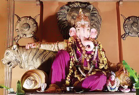 ஓசூர், தேன்கனிக்கோட்டை பகுதிகளில் விநாயகர் சிலைகள் வைத்து பக்தர்கள் வழிபாடு