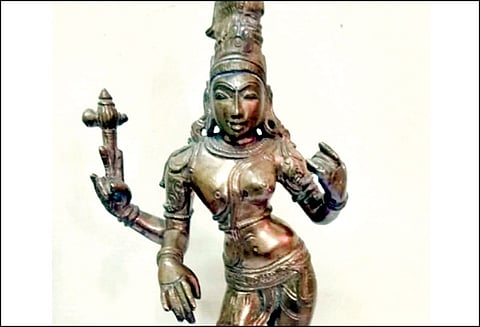 சேலம் காசிவிஸ்வநாதர் கோவிலில் சாமி சிலையை வீசிய மர்ம ஆசாமியின் உருவம் கண்காணிப்பு கேமராவில் பதிவு