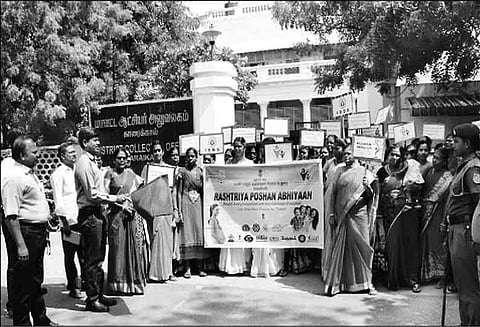 குழந்தைகளுக்கு சத்தான உணவு கொடுப்பதை வலியுறுத்தி விழிப்புணர்வு ஊர்வலம் - கலெக்டர் கேசவன் தொடங்கி வைத்தார்